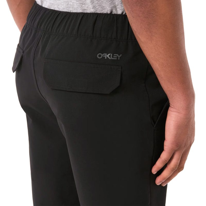 OakleyMen sRoamCommuterRCShorts Blackout 3